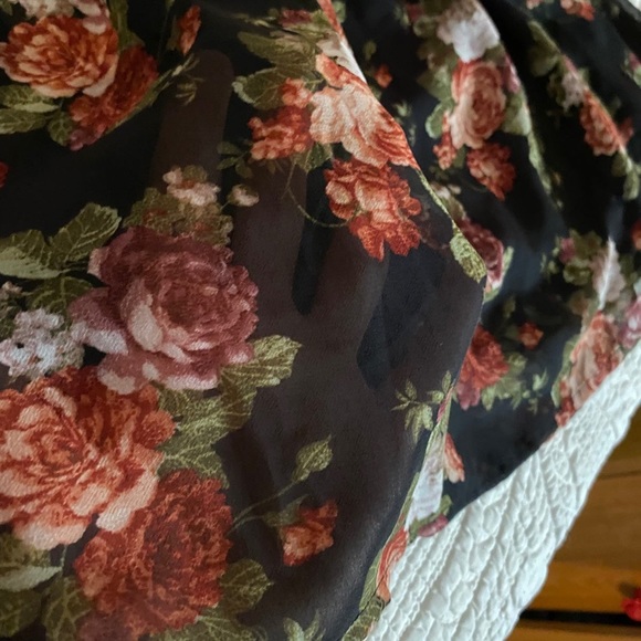 GORGEOUS SIDE CUTOUT FLORAL SKIRT - Picture 2 of 5